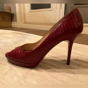 Jimmy Choo Size 39 (fit TTS for size 9). Red alligator effect.
